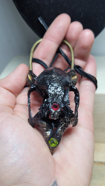 Black skull pendant